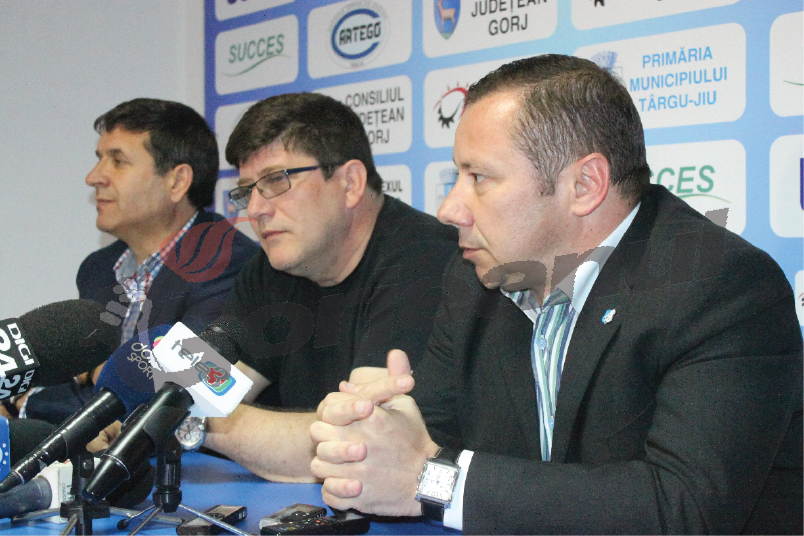 Pustai a plecat, Grig, ca și instalat