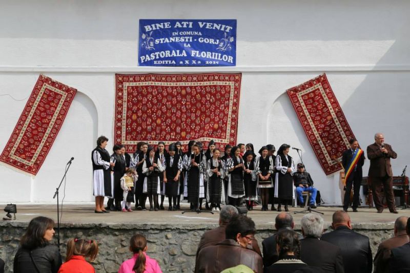 La Stăneşti – Spectacol şi voie bună la cea de-a XX-a ediţie a “Pastoralei Floriilor”