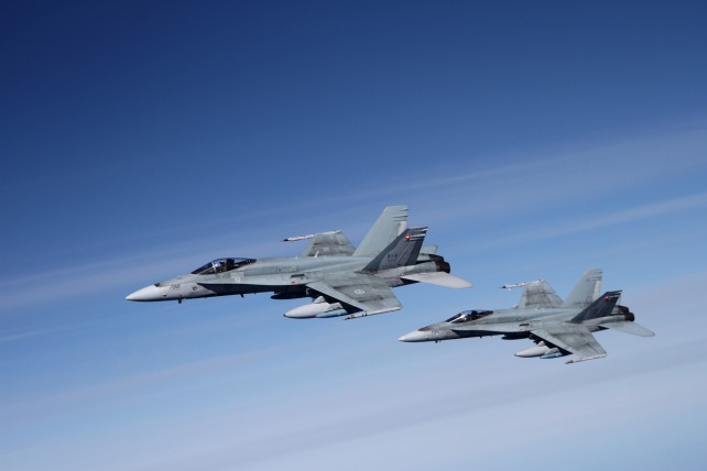 Şase aeronave de luptă de tip CF-18 Hornet au ajuns la Campia Turzii, unde vor avea loc exerciţii româno-canadiene