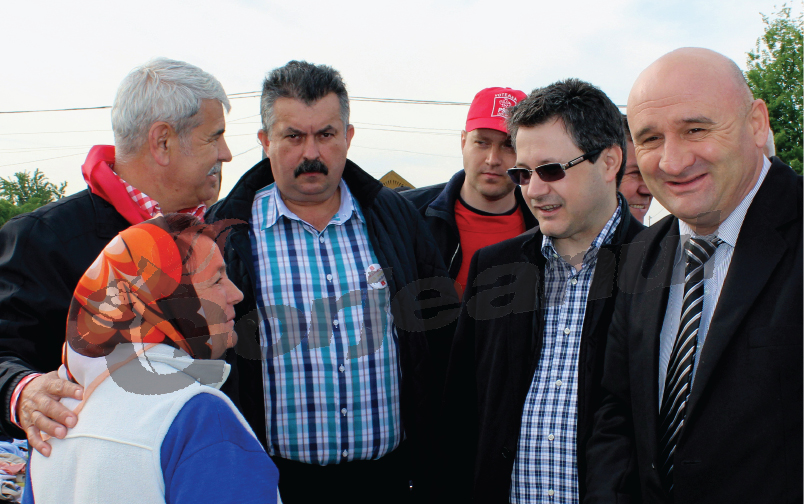 Candidatul PSD, tur electoral de forţă în localităţile din Gorj