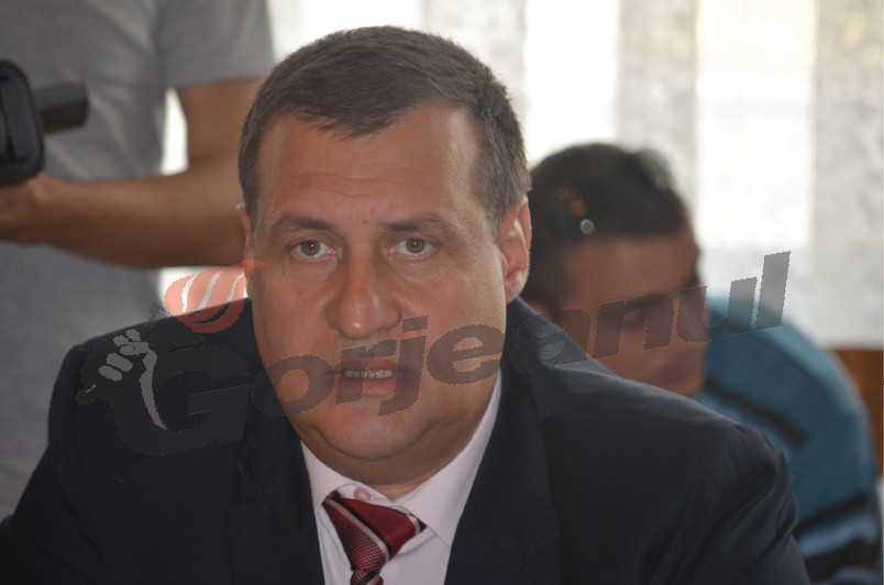 Gura târgului – Lui Banţa i se caută nod în papură