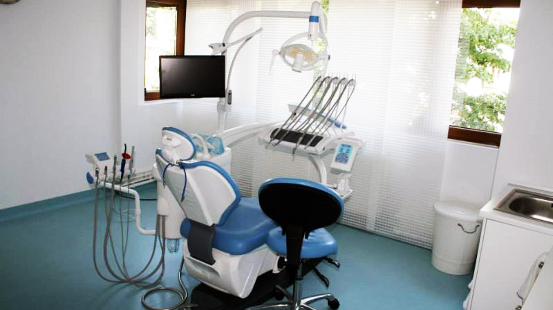 Dentiştii, aşteptaţi să-şi înnoiască deciziile de evaluare pentru contractare