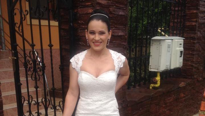 Gura târgului – Fiica profesorului universitar Holt, mireasă pe Insuliţă