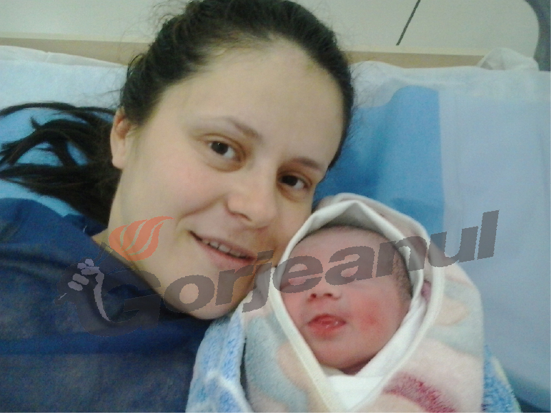 O mămică de 10 şi un eurodeputat în faşă! Consilierul judeţean Vasilescu a născut de europarlamentare