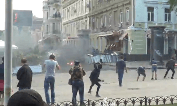 UPDATE Ucraina: Un mort, mai mulți răniți la Odessa, în timpul ciocnirilor dintre pro-ruți și pro-ucraineni