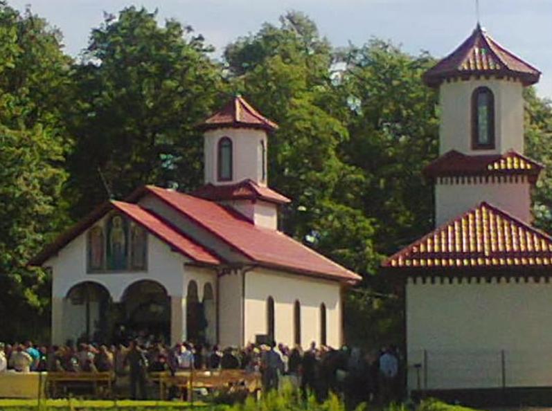 Sfânta Liturghie și slujba de târnosire a Bisericii din Parohia Bălăcești (Ceauru)