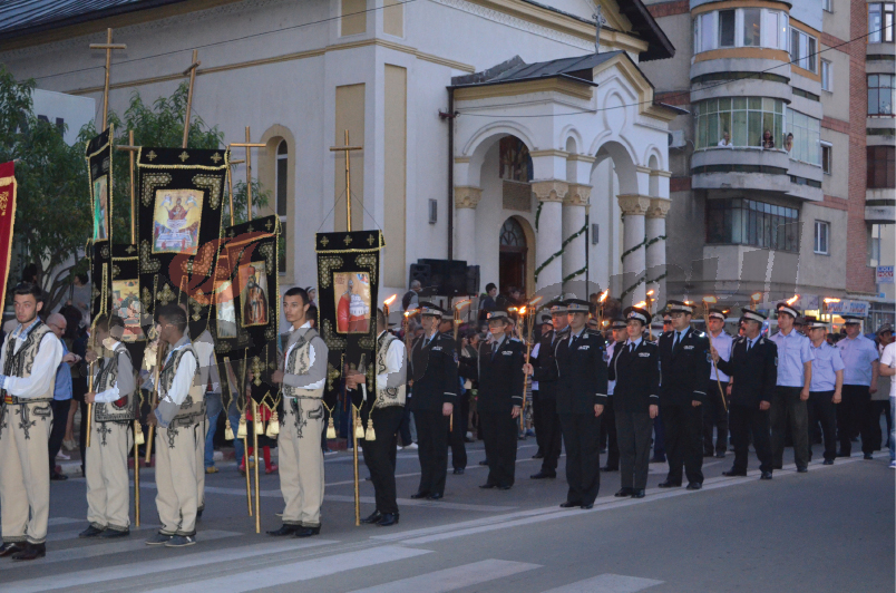 Procesiune religioasă cu sute de credincioşi de praznicul Sfinţilor Împăraţi Constantin şi Elena
