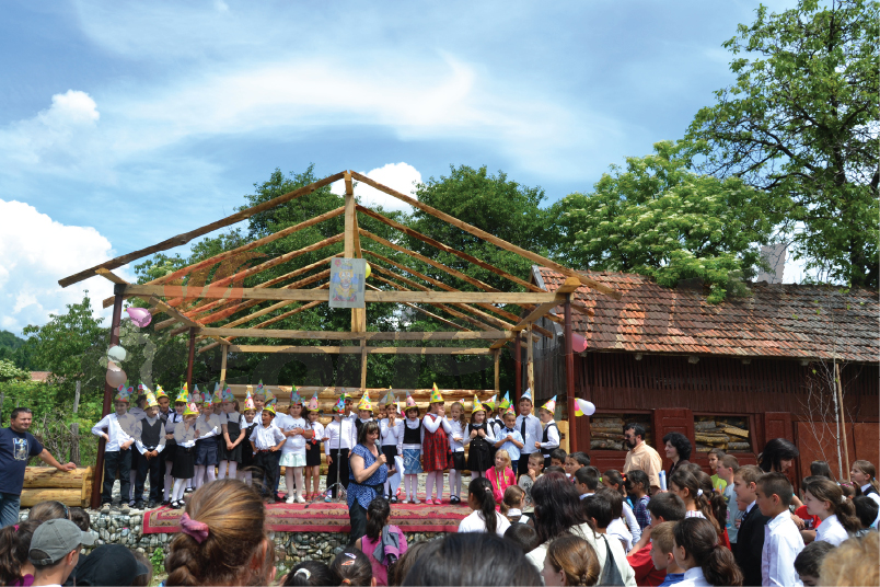 Ziua Eroilor şi Festivalul Tinereţii, la Novaci