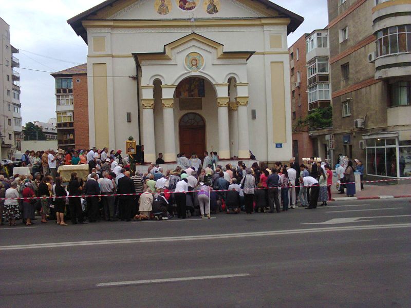 Sfântă Liturghie Arhierească la Biserica «Sfinții Împărați Constantin și Elena» din Tg-Jiu