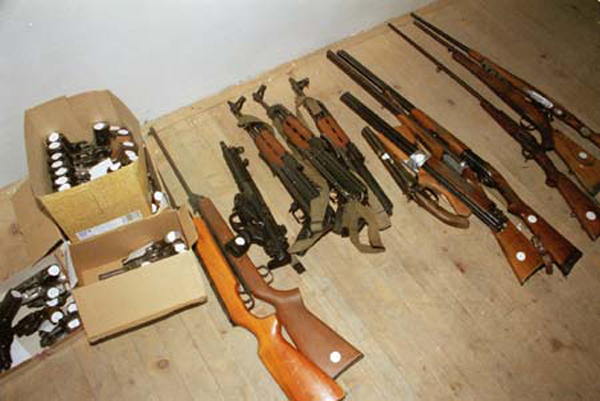 Gura târgului – Un ,,bucureştean” din Cătunele, căutat de arme