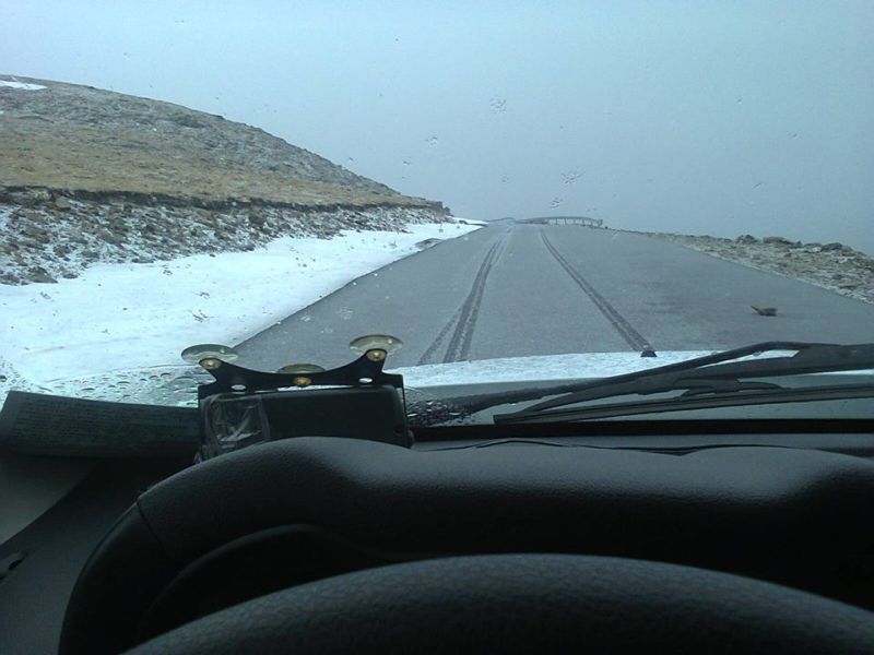 Lapoviţă şi ninsoare de iunie, pe Transalpina