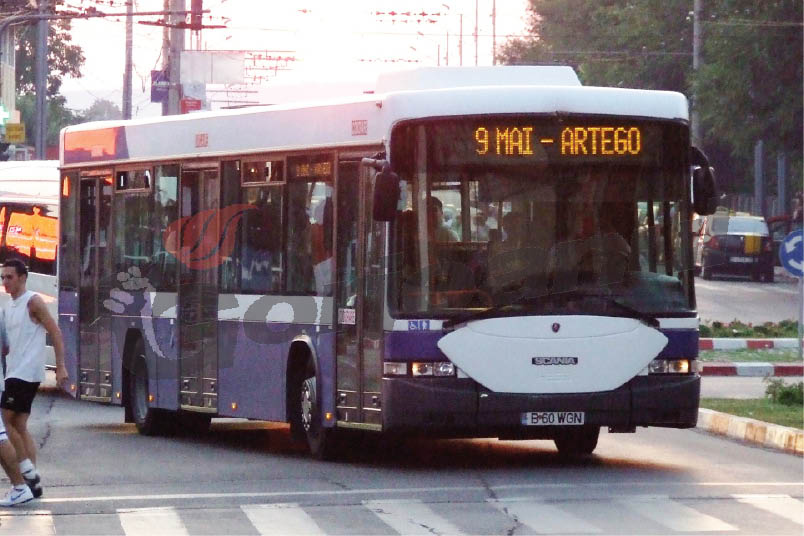 Elevii şi pensionarii beneficiază de facilităţi la transportul în comun