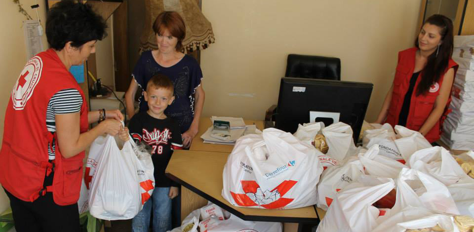 Crucea Roşie a distribuit alimente pentru nevoiaşii din Rovinari