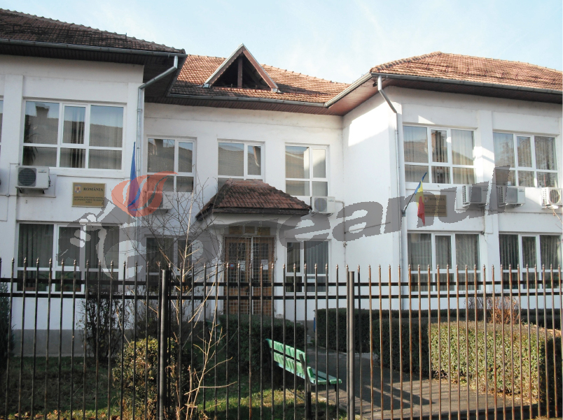 Economişti din Gorj, trimişi în şomaj cu 1.515 lei pe lună