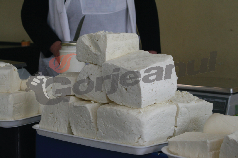 Lapte expirat şi brânză stricată, retrasă de la comercializare de CJPC Gorj