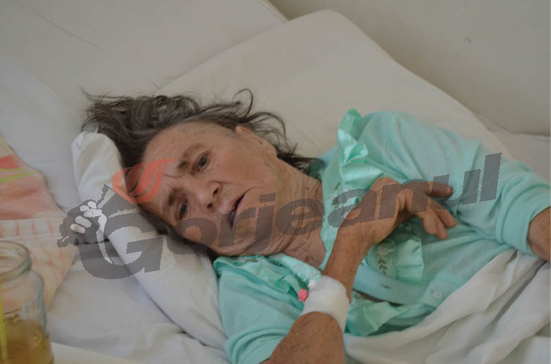 Anchetă la Spitalul Sadu pentru bătrâna aruncată în şanţ