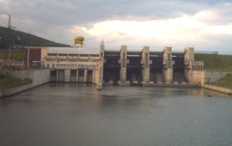 Barajul de la Târgu-Jiu, decolmatat pentru evitarea inundaţilor
