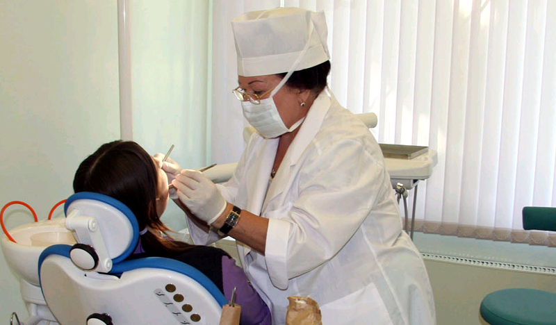 Francezii caută 10 medici dentişti în judeţ