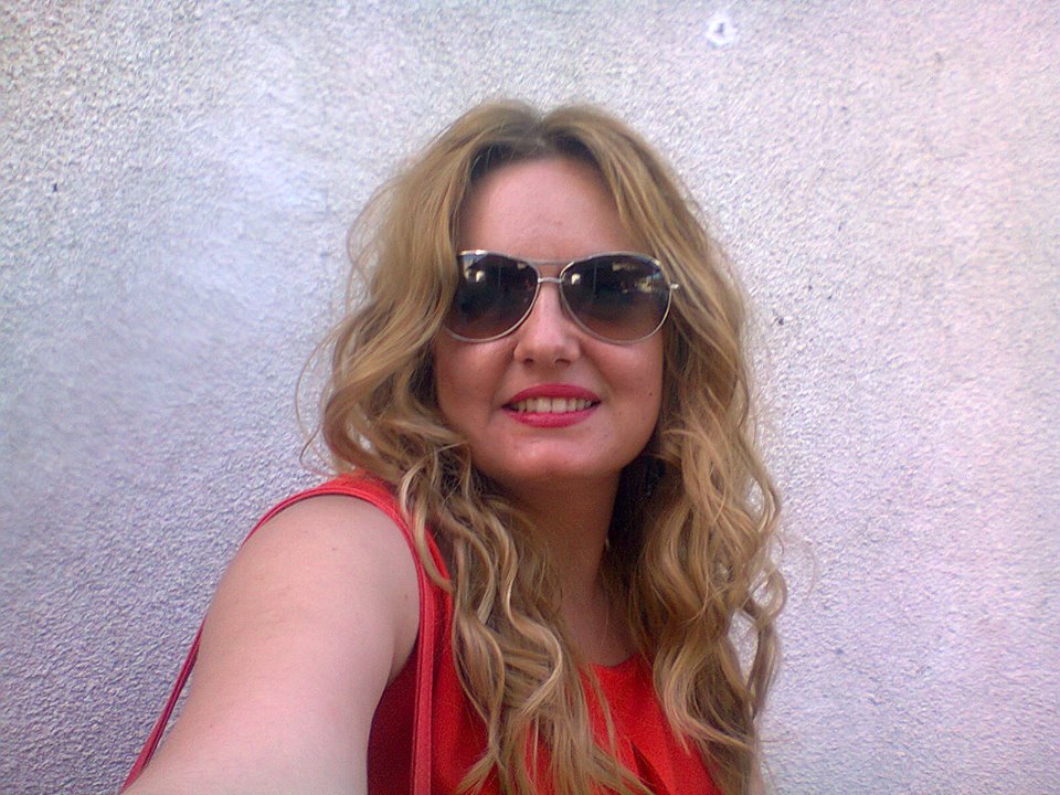 Gura târgului – Blonda de la CL Târgu-Jiu, în vacanţă înainte de numire