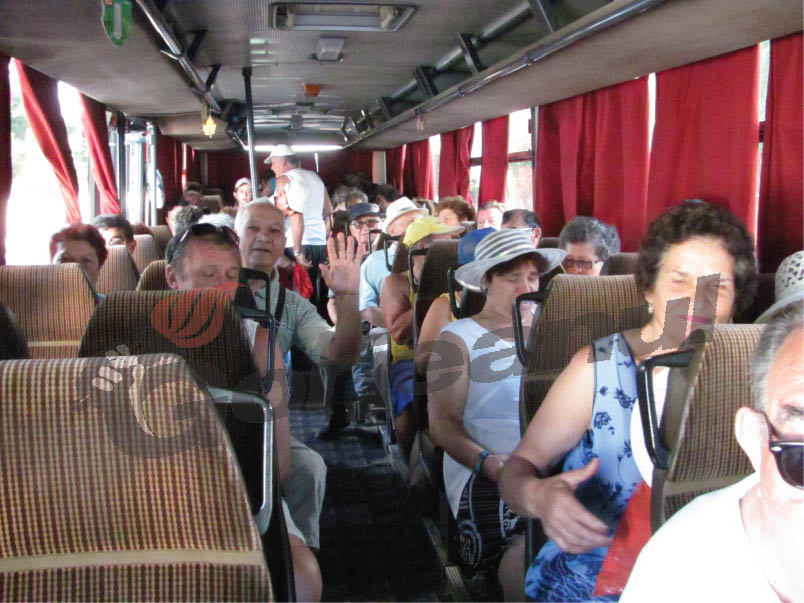 Vârstnicii din Târgu-Jiu merg zilnic la Băile Săcelu