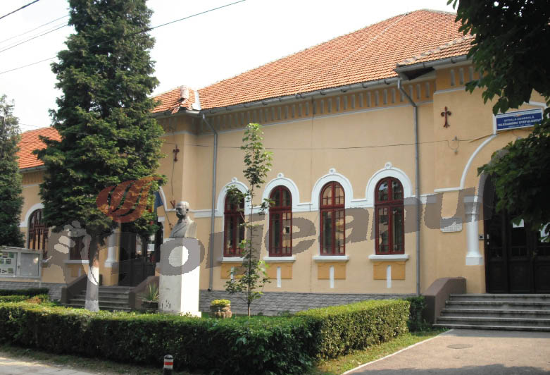 Gura târgului – Elevii corigenţi de la ,,Alexandru Ştefulescu”, mai tari în note decât olimpicii