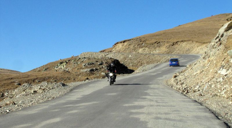 Salvamontiştii, solicitaţi de un motociclist accidentat, în zona Vârfului Păpuşa