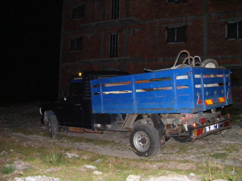 Hoţi de materiale de construcţii, prinşi de jandarmi