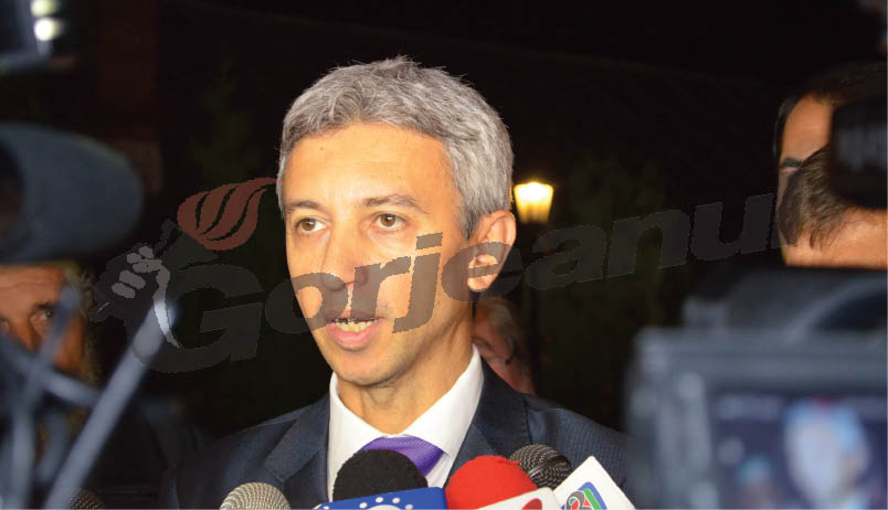 Gura târgului – PPDD Gorj nu strânge semnături pentru Dan Diaconescu, DD şi le adună singur de la televizor