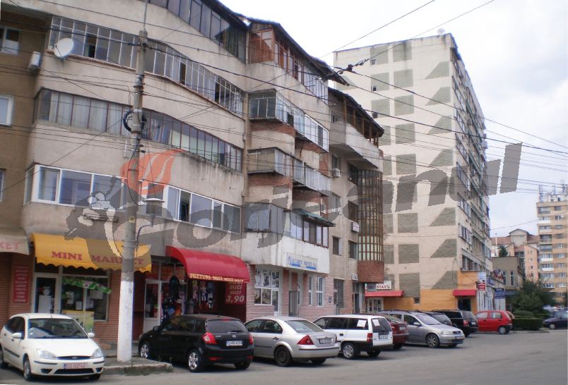 Cade ţigla de pe blocul de lângă Autogara Târgu-Jiu
