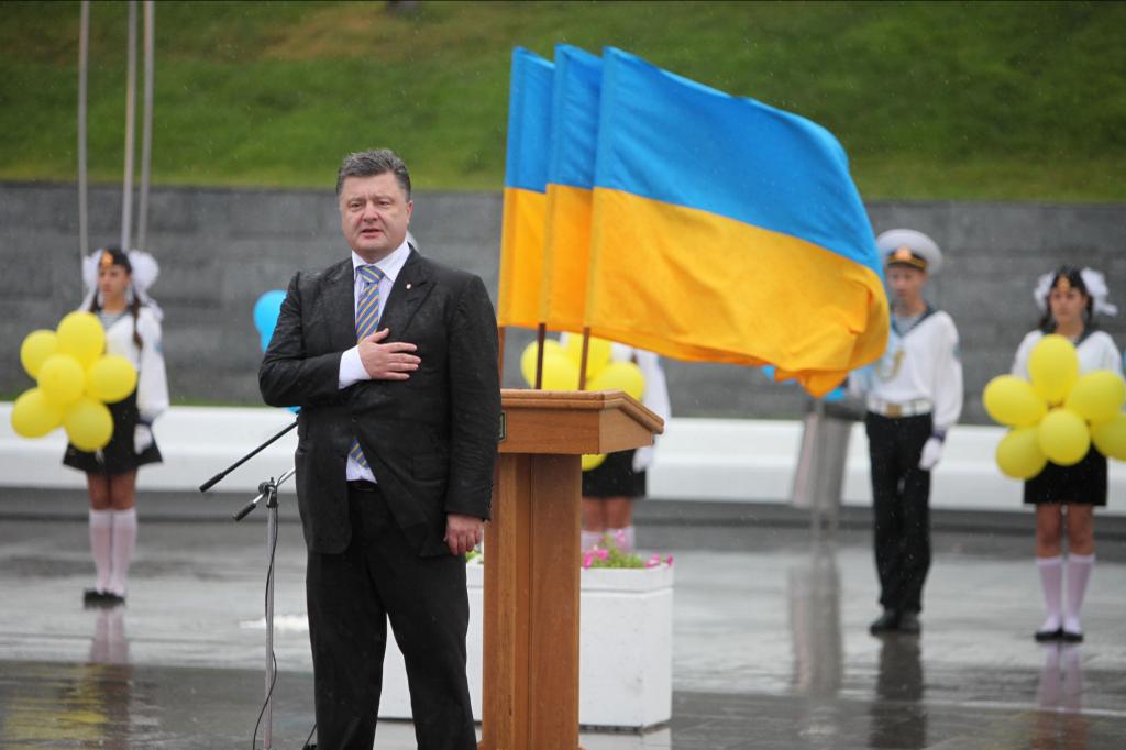 UCRAINA| Presedintele Porosenko a DIZOLVAT Parlamentul si anunta alegeri anticipate