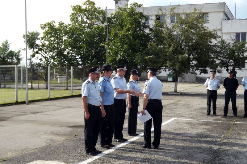 46 de pompieri gorjeni, avansaţi în grad