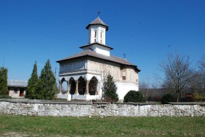 Mănăstirea Cămărăşeasca îşi sărbătoreşte hramul