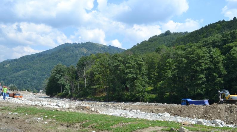 Sute de contracte ale obştilor din localităţile inundate, ridicate de Corpul de Control