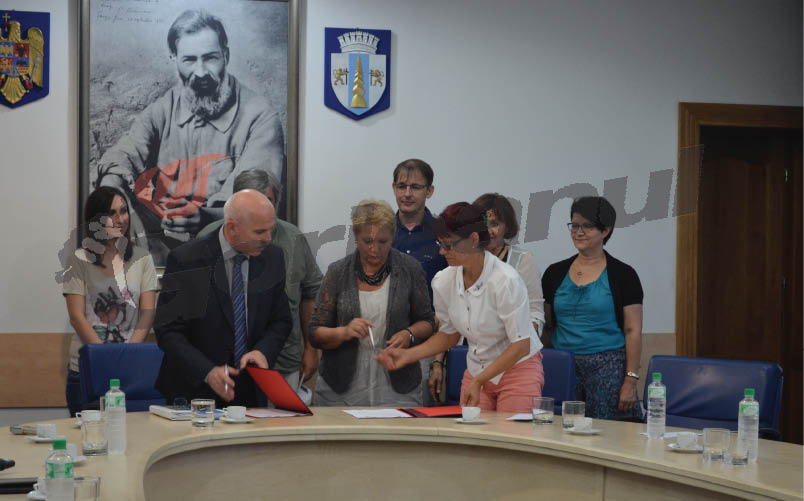 Containerele pentru donații din Franța au ajuns la Târgu-Jiu