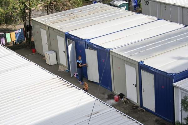 Trei familii din Rudăria Polovragi prind iarna în module