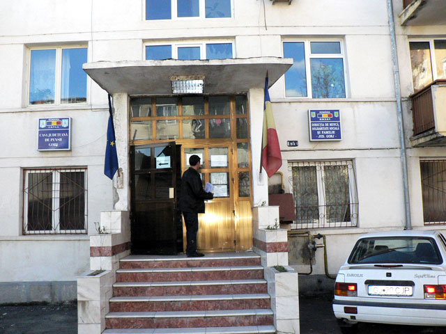 Pensionarii gorjeni, iertaţi de datorii