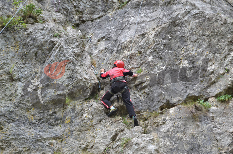 Peste o sută de participanţi, la Ziua Turismului de Aventură