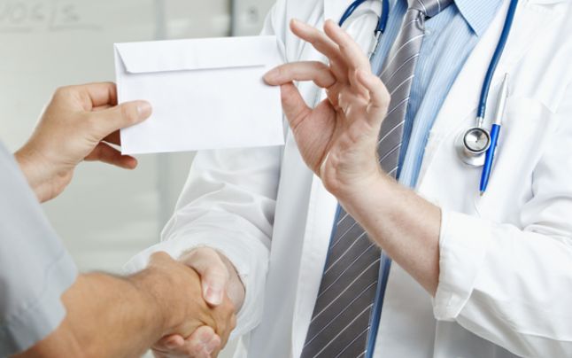 Condamnat cu suspendare pentru o şpagă de o sută de lei