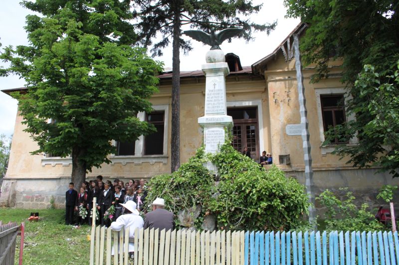 BĂLĂNEŞTI – FILE DE ISTORIE – 80 de ani de la ridicarea Monumentului Eroilor