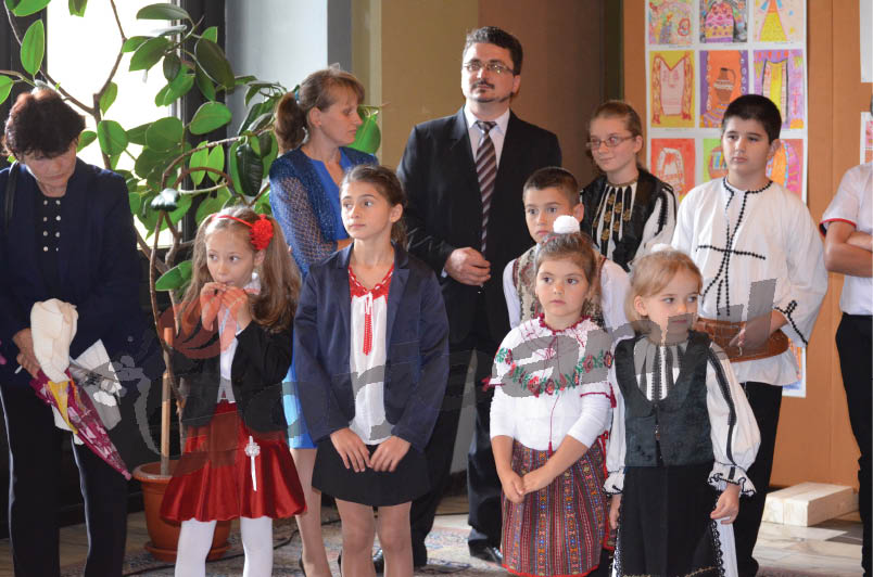 Expoziţie şi teatru de păpuşi pentru elevii judeţului