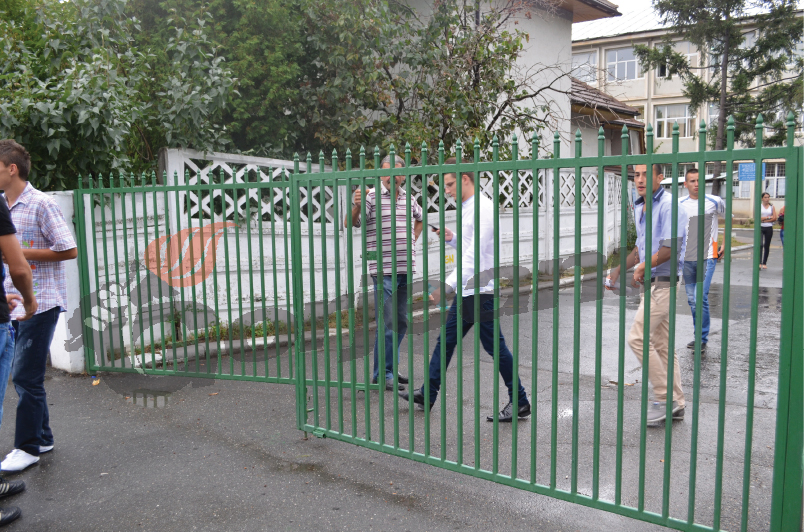 218 elevi nu vor să piardă pensiile de urmaş