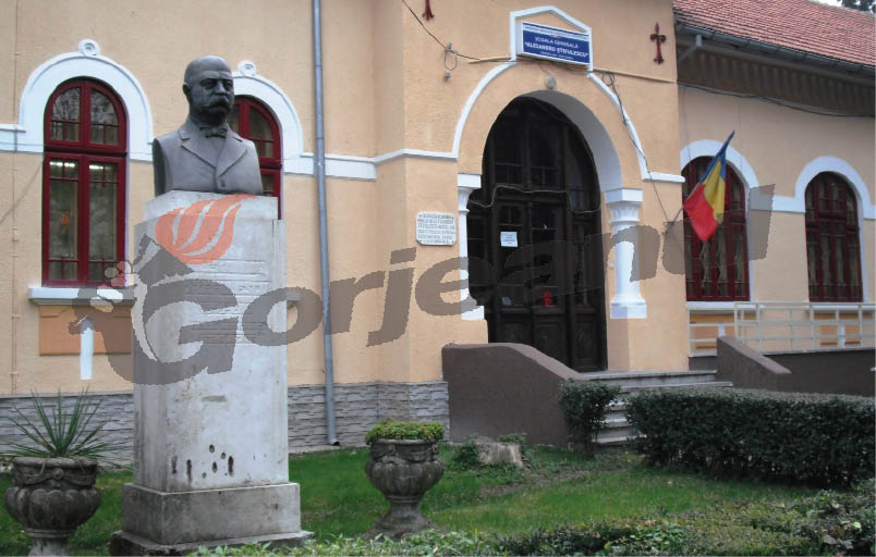 Cei 90 de angajaţi ai Şcolii Ştefulescu o pun la zid pe învăţătoarea grevistă