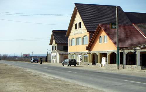 Gura târgului – Fântâna lui Coşbuc, înecată în datorii