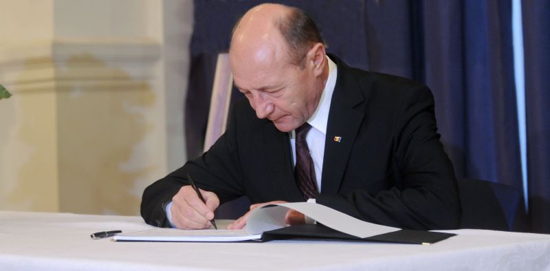 Amnistia fiscală, semnată de Băsescu