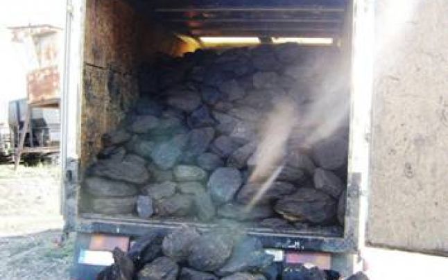 Alte zece tone de cărbune, confiscate de poliţişti