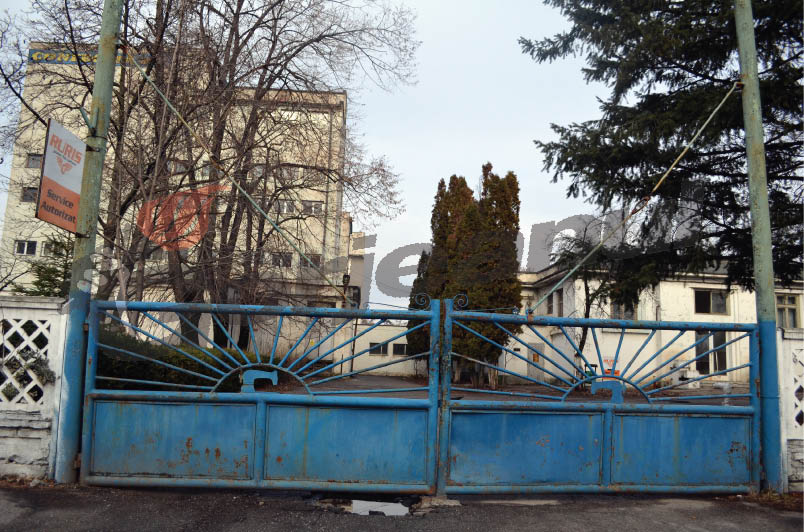 Confecţia îşi vinde maşina de pompieri