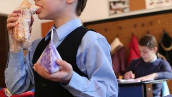 Inspectorii DSP Gorj, cu ochii pe laptele şi cornul din şcoli