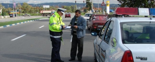 Peste 200 de amenzi şi 9 permise de conducere reţinute, în doar două zile