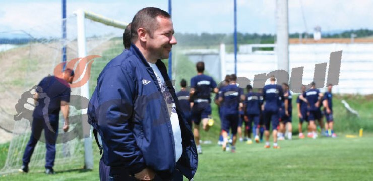 Vor testa un fundaș sloven