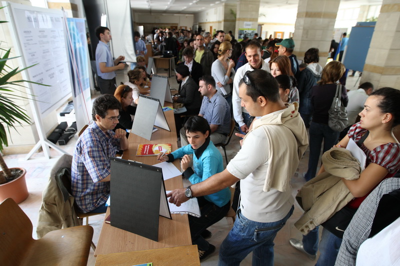 190 de convenţii cu angajatorii din Gorj pentru încadrarea şomerilor